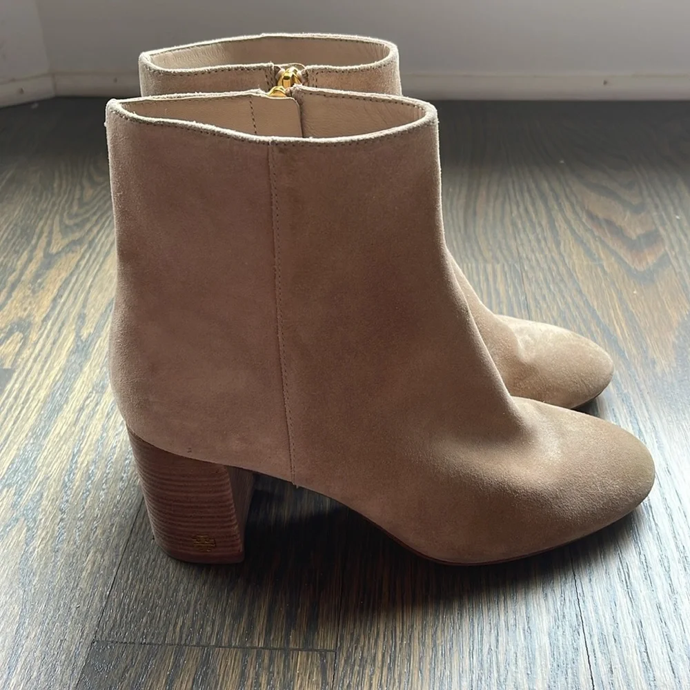 Women’s Tory Burch Sand Suede Ankle Boots Size 8M